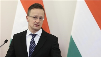 Hungaria vendos të pezullojë dërgesat e naftës në Ukrainë