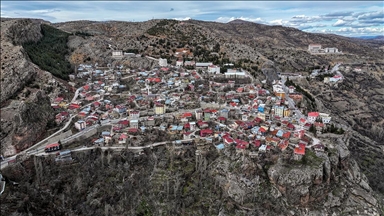 Torosların 7 bin nüfuslu ilçesinde yaşlıların sofrasını belediye ekipleri kuruyor