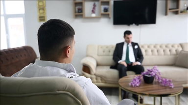 Uyuşturucu bağımlılığından kurtulan otizmli genç, hayata yeni bir adım attı