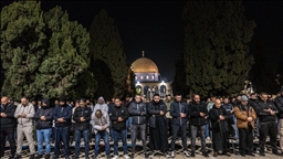 Li Mescida Eqsayê deh hezaran filistîniyî nimêja terawîhê ya ewil kir