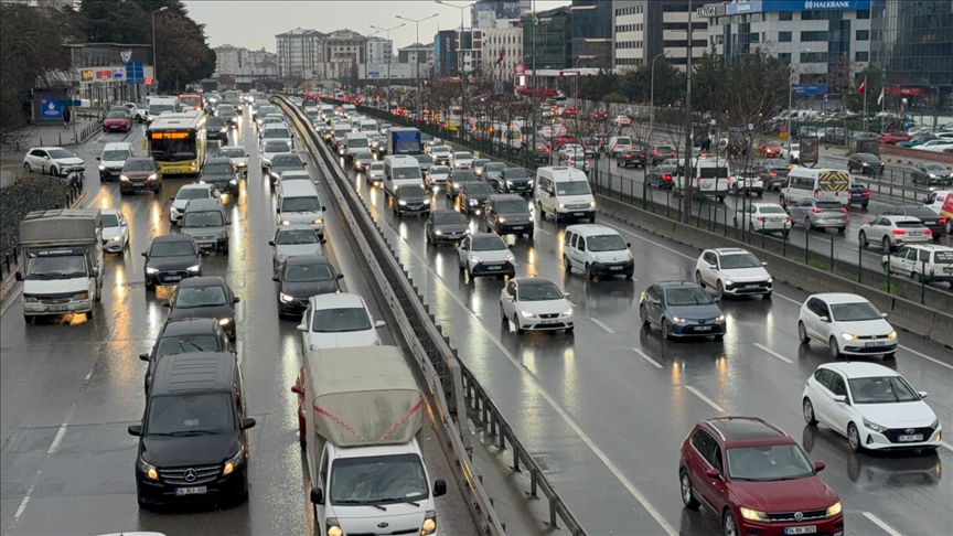 İstanbul'da ramazanın ilk iftarı öncesi trafik yoğunluğu yüzde 85'e çıktı