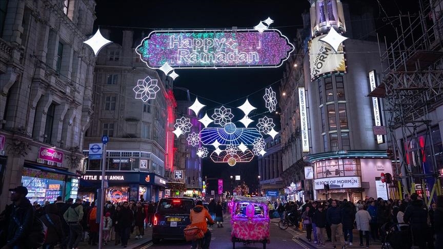 Огни Рамазана на улицах Лондона способствуют преодолению предрассудков