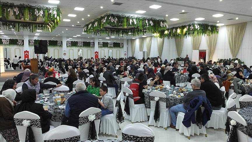 Şehit yakınları ve gaziler 81 ildeki "Büyük Aile Sofraları"nda buluşacak