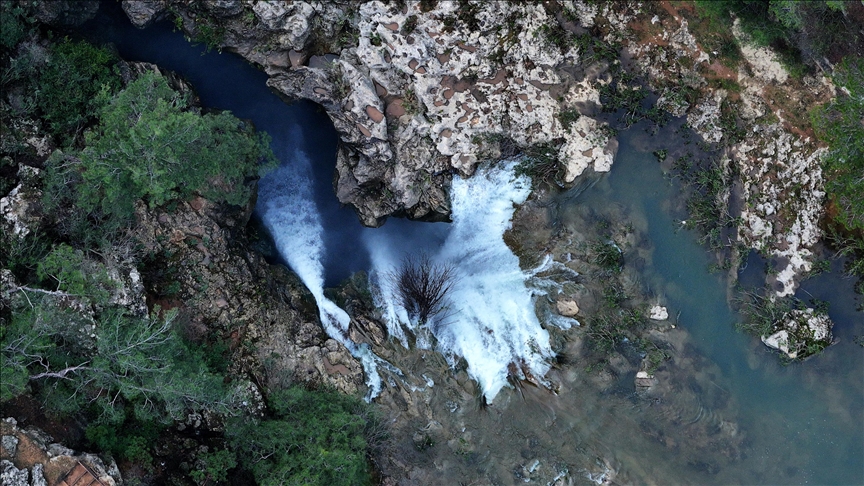 Antalya'daki Güver Şelalesi yağışlarla yeniden canlandı