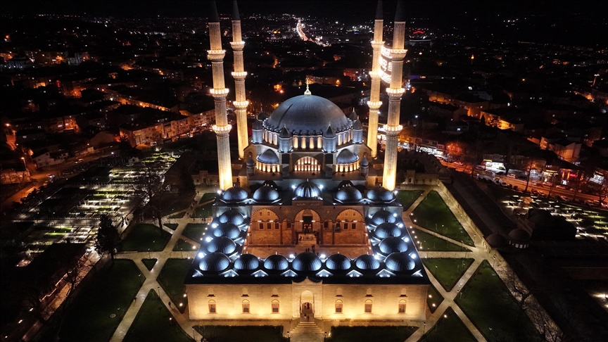Mimar Sinan'ın "ustalık eseri" Selimiye, yenilenen aydınlatmalarıyla görüntülendi