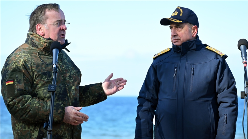 وزير الدفاع الألماني يشيد بالدور المحوري لتركيا في الناتو