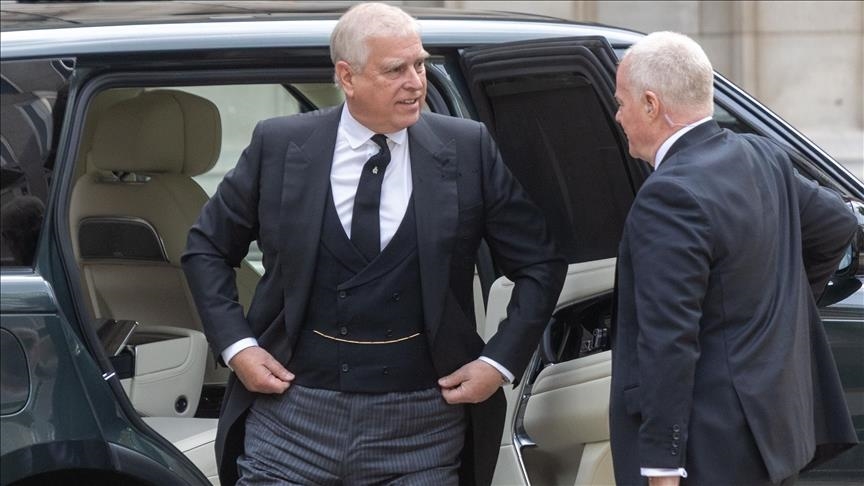 Royaume-Uni : l’ex-prince Andrew interpellé pour suspicion de faute dans l’exercice d’une charge publique