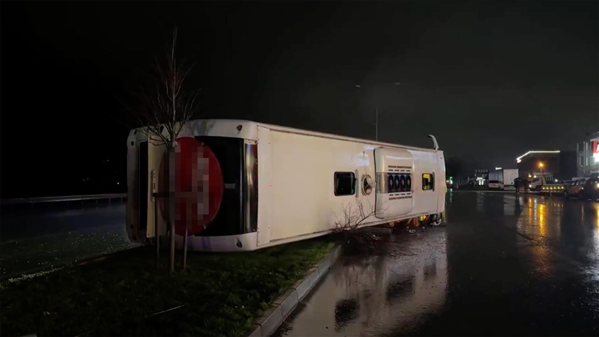 Samsun'da yolcu otobüsü devrildi, 6 kişi yaralandı