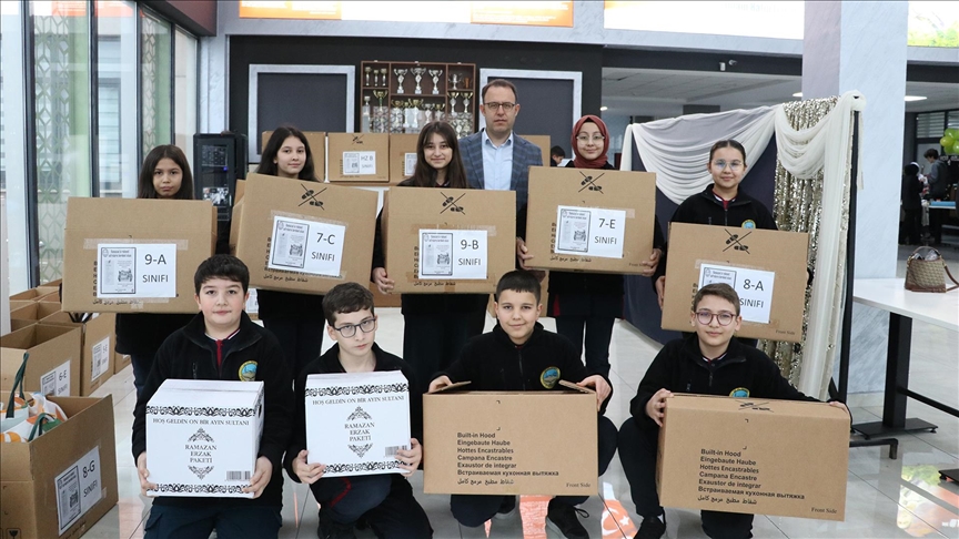 "İyilik timi" oluşturan öğrenciler depremzede akranları için kolları sıvadı