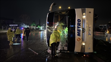 Samsun'da yolcu otobüsü devrildi, 7 kişi yaralandı