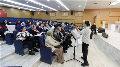 Çorum'da kadınlardan oluşan "Gönülden Ezgiler Korosu" ilk konserine hazırlanıyor