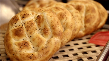 Fırınlarda pide mesaisi başladı