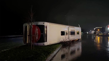 Samsun'da yolcu otobüsü devrildi, 6 kişi yaralandı