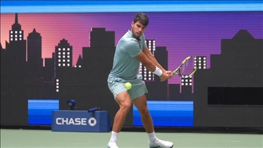 تنس.. الإسباني كارلوس ألكاراز يحقق عودة قوية أمام الفرنسي فالنتين روييه 