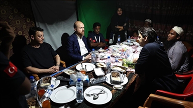 Bilal Erdoğan ile TİKA Başkanı Eren, Bangladeş'te Cox's Bazar'daki Arakan mülteci kampını ziyaret etti