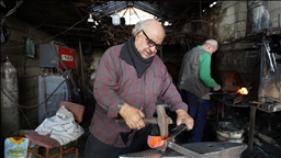 Ji hesinê zêdetirî nîv qirnî ye dikute amûrên çandiniyê çêdike