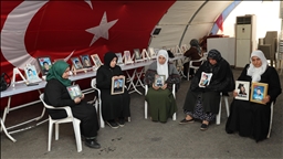 Dayikên Diyarbekirê di remezanê da jî ji bo ewladên xwe nobetê digirin