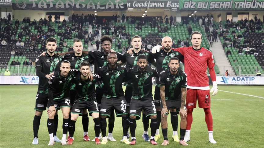 Sakaryaspor'a teknik direktör değişikliği ve transferler de "çare" olmadı