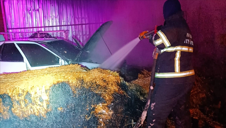 Li Mêrdînê agirê ku bi otomobîlekê ket hat vemirandin