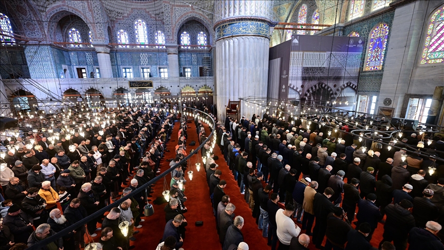 Camilerde ramazanın ilk cuma namazı kılındı