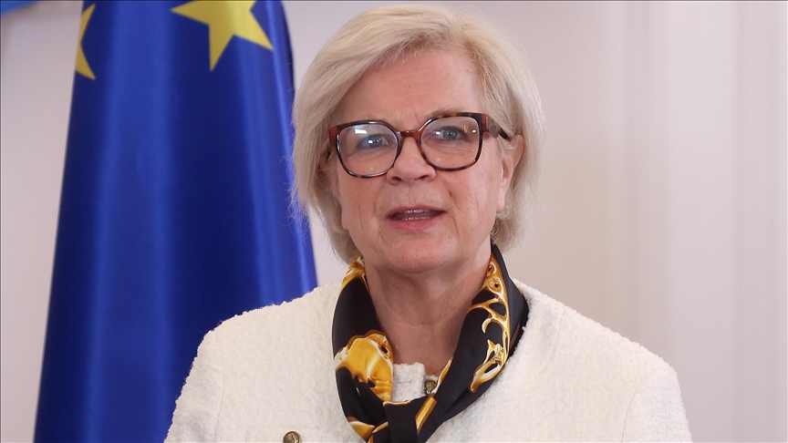  Франција: Европа да преземе поголема одговорност за сопствената безбедност преку градење поевропско НАТО