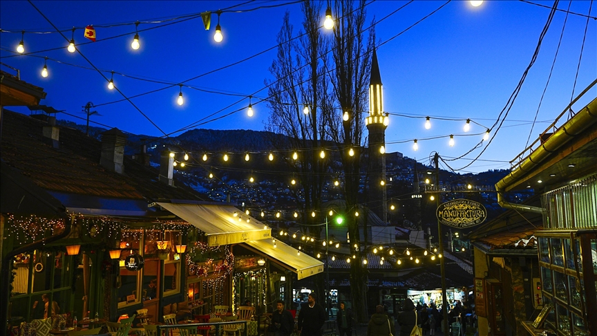 Sarajeva zbukurohet me ndriçime festive me rastin e Ramazanit