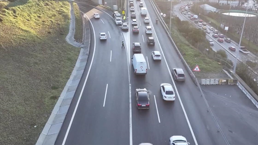 İstanbul'da dron destekli taralı alan ve şerit ihlali denetiminde 842 araca ceza