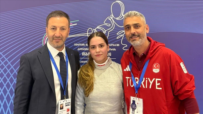 Milli eskrimci Alara Atmaca'dan Avrupa Yıldızlar Şampiyonası'nda altın madalya 