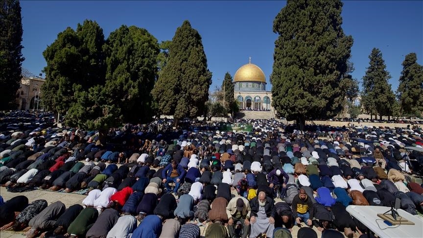 علی‌رغم محدودیت‌های اسرائیل، فلسطینیان در اولین جمعه ماه رمضان به‌سوی مسجدالاقصی به‌راه افتادند
