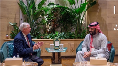 ولي العهد السعودي يبحث مع ليندسي غراهام التطورات الإقليمية