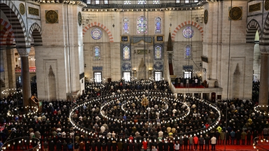 Camilerde ramazanın ilk cuma namazı kılındı