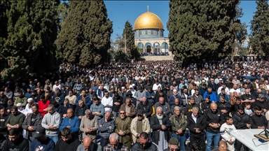 80 ألف مصلٍ يؤدون صلاة الجمعة الأولى من رمضان بالمسجد الأقصى 