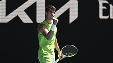 تنس.. ألكاراز يقصي روبليف حامل اللقب من بطولة قطر المفتوحة