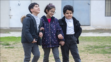 Во ирачкиот град Ербил учениците со оштетен вид се подготвуваат за животот со помош на Брајовата азбука