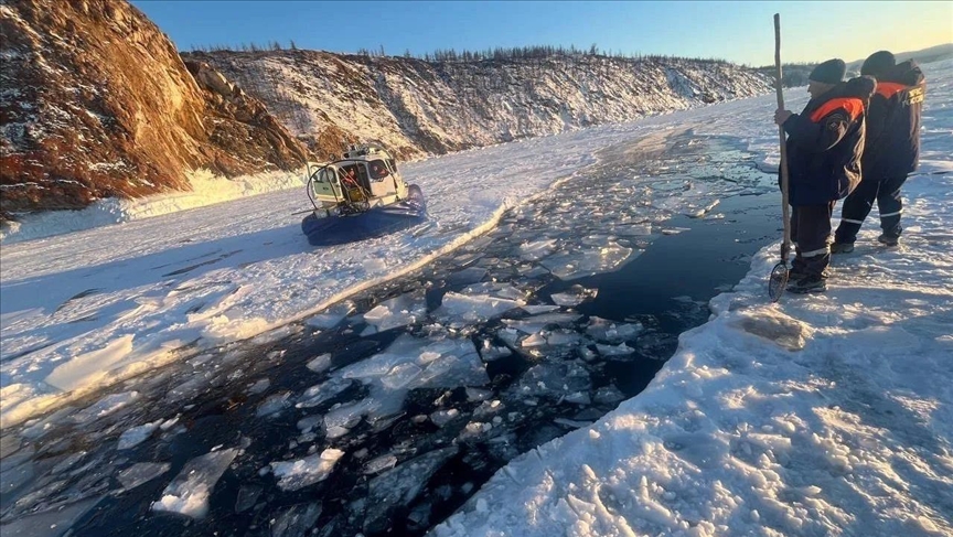 روسيا.. مصرع 8 سياح إثر سقوط حافلة في بحيرة متجمدة