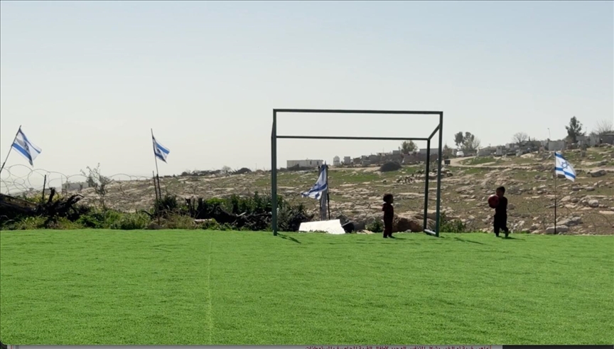 حين تنتهي المباراة عند أسوار المستوطنات.. ملعب "أم الخير" هدف لإسرائيل (تقرير)