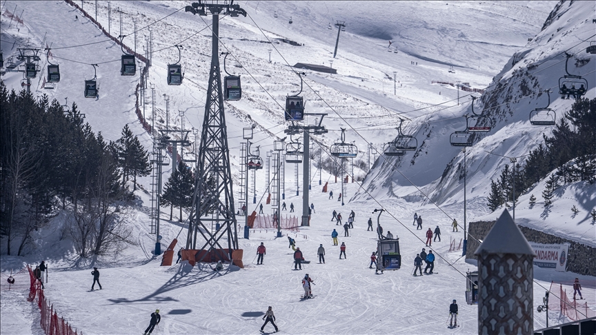 الشرق التركي.. مركز بالاندوكان يجمع متعة التزلج وبهجة رمضان