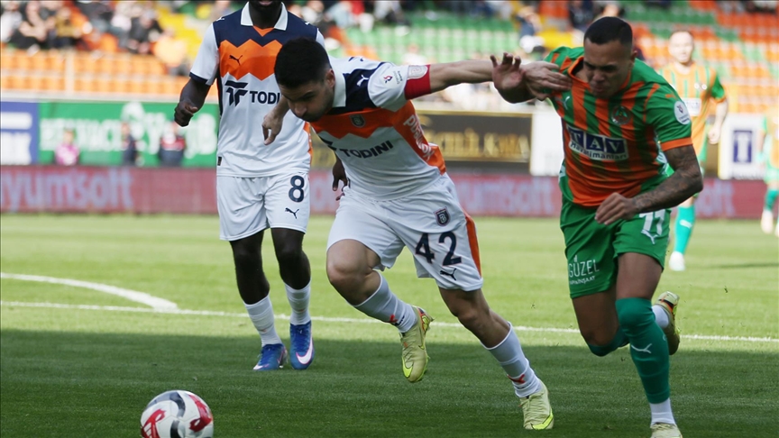 RAMS Başakşehir, Corendon Alanyaspor'u 2-1 mağlup etti.