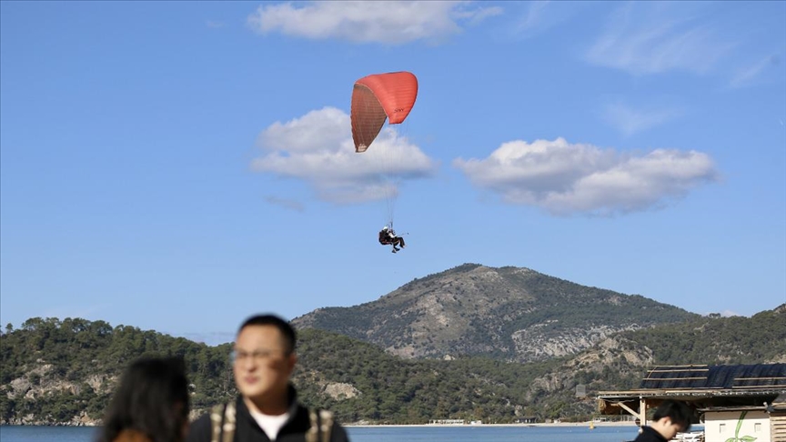 Fethiye'de bu yıl yamaç paraşütü uçuşlarında Çinli turistlerde artış bekleniyor