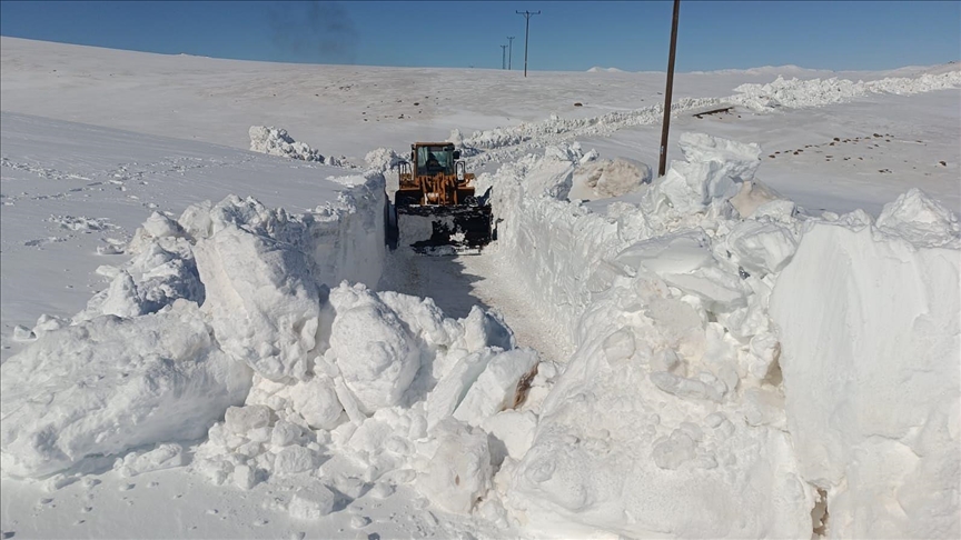 Li Kanîreşa Bîngolê rêya mezreya ji berfê girtî bû hat vekirin