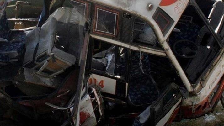 مصرع 4 شرطيين وإصابة 26 آخرين في حادث سير وسط المغرب