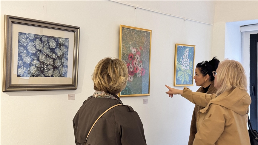 "Suya Yazılan" ebru sergisi Bağımsız Sanat Vakfı'nda açıldı