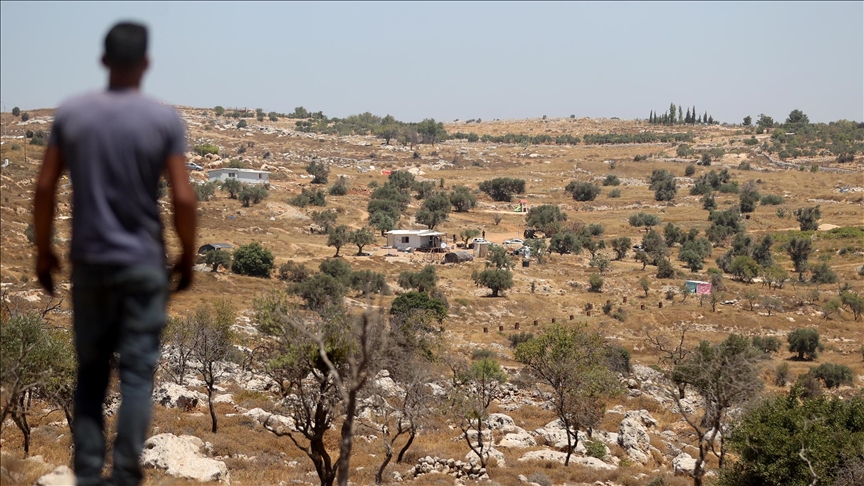 Illegal Israeli settler attacks force displacement of 11 Palestinian families east of Ramallah