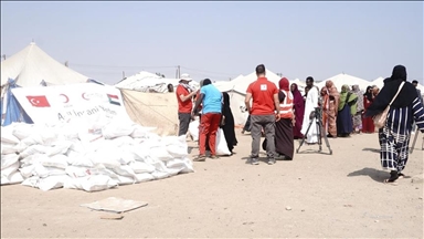 السودان.. الهلال الأحمر التركي يقدم وجبات إفطار لألف نازح ببورتسودان