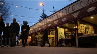 Okurlar ramazanın manevi iklimini "Kitap Sokağı"nda yaşıyor