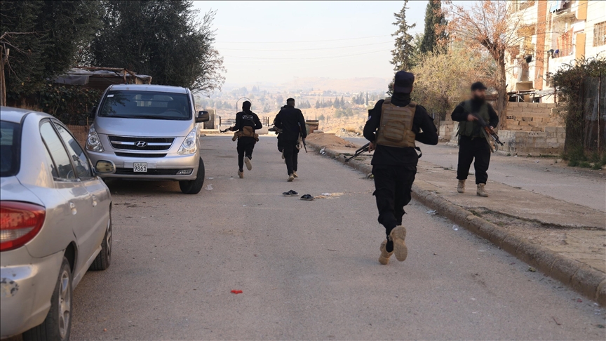 إعلام سوري: القيادي السابق أحمد العودة يسلم نفسه للسلطات