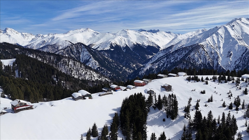 Rize'de Kaçkar Dağları ve yaylalardaki kar manzarası dronla görüntülendi