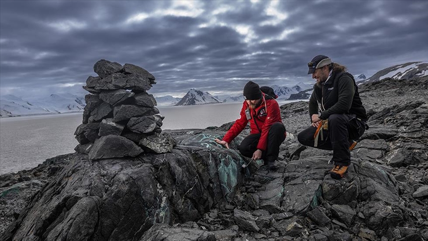gjeologet-turq-dhe-bullgare-hulumtojne-miliona-vjet-histori-gjeologjike-te-antarktides