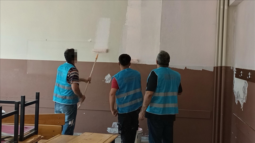 Kamu binaları yükümlülerin eliyle yeni görünüme kavuşuyor