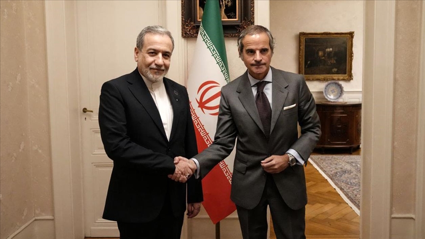 گفت‌وگوی تلفنی عراقچی و گروسی درباره مذاکرات ایران و آمریکا